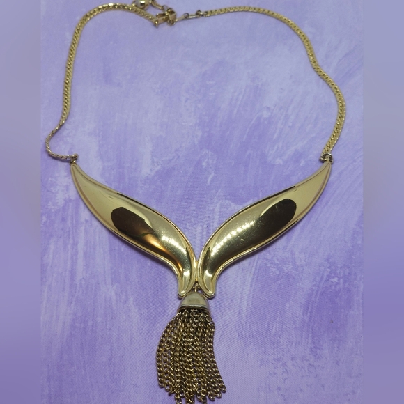 Vintage Avon Gold Tone Chain Tassel Necklace - Picture 11 of 11